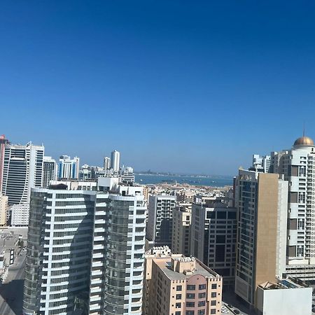 Sirius Tower Aparthotel Manama Exteriör bild