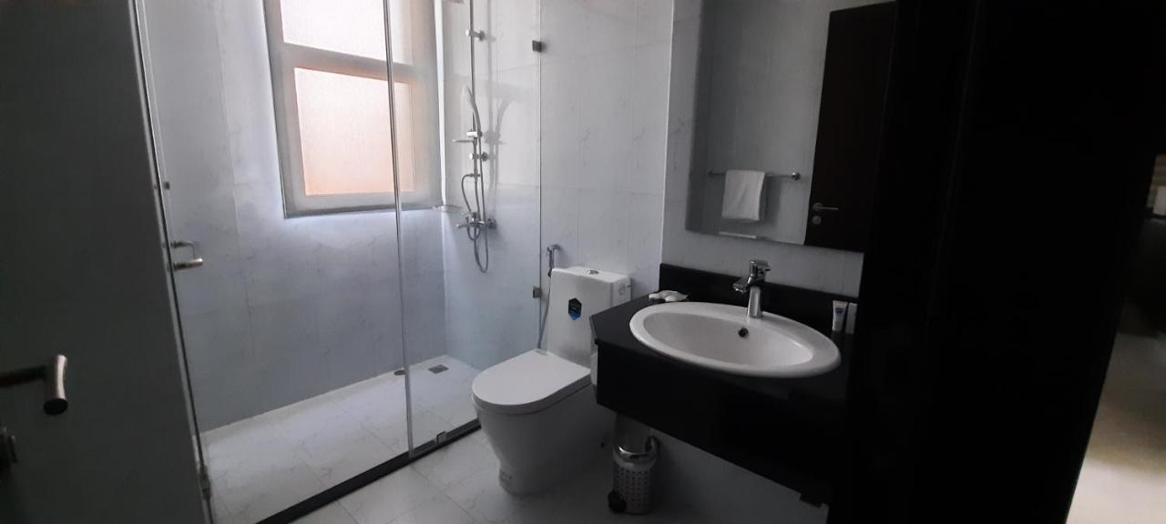 Sirius Tower Aparthotel Manama Exteriör bild
