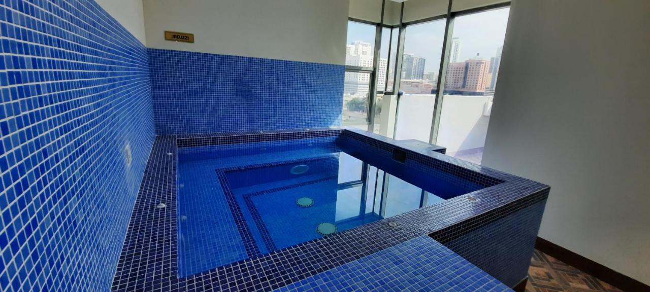 Sirius Tower Aparthotel Manama Exteriör bild