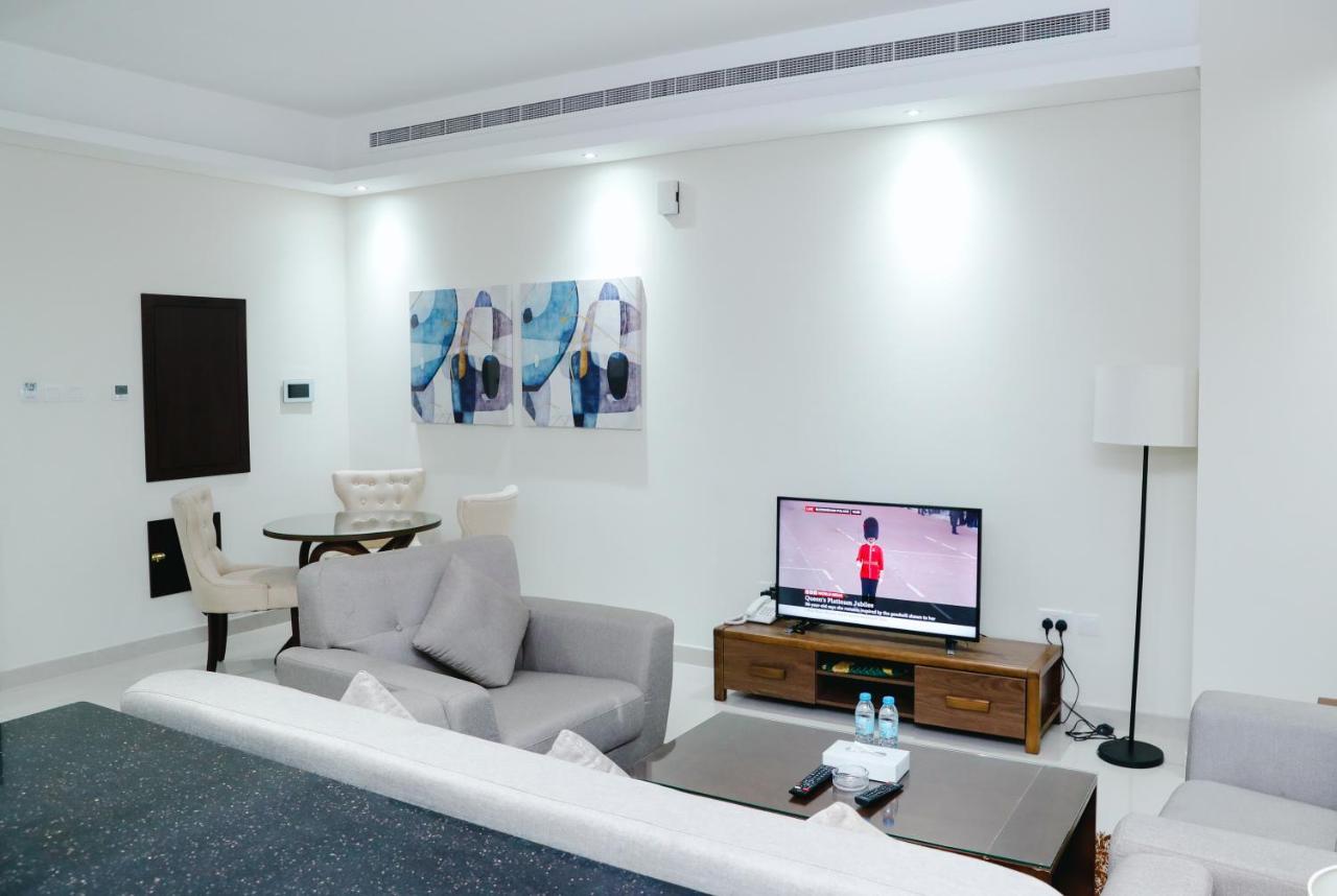 Sirius Tower Aparthotel Manama Exteriör bild