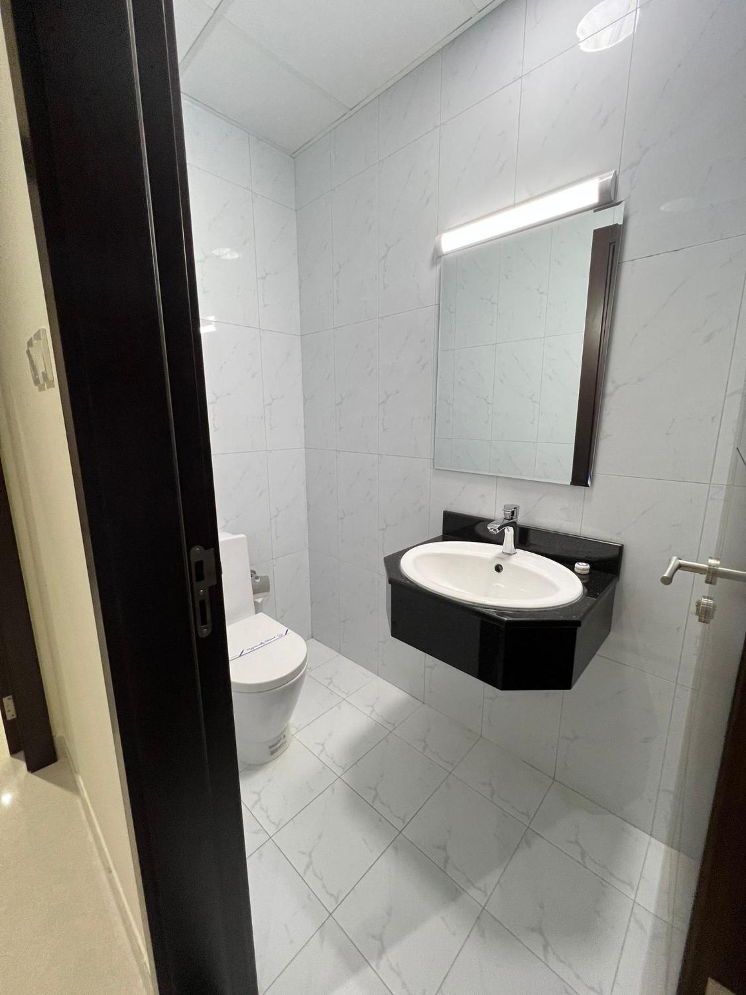 Sirius Tower Aparthotel Manama Exteriör bild