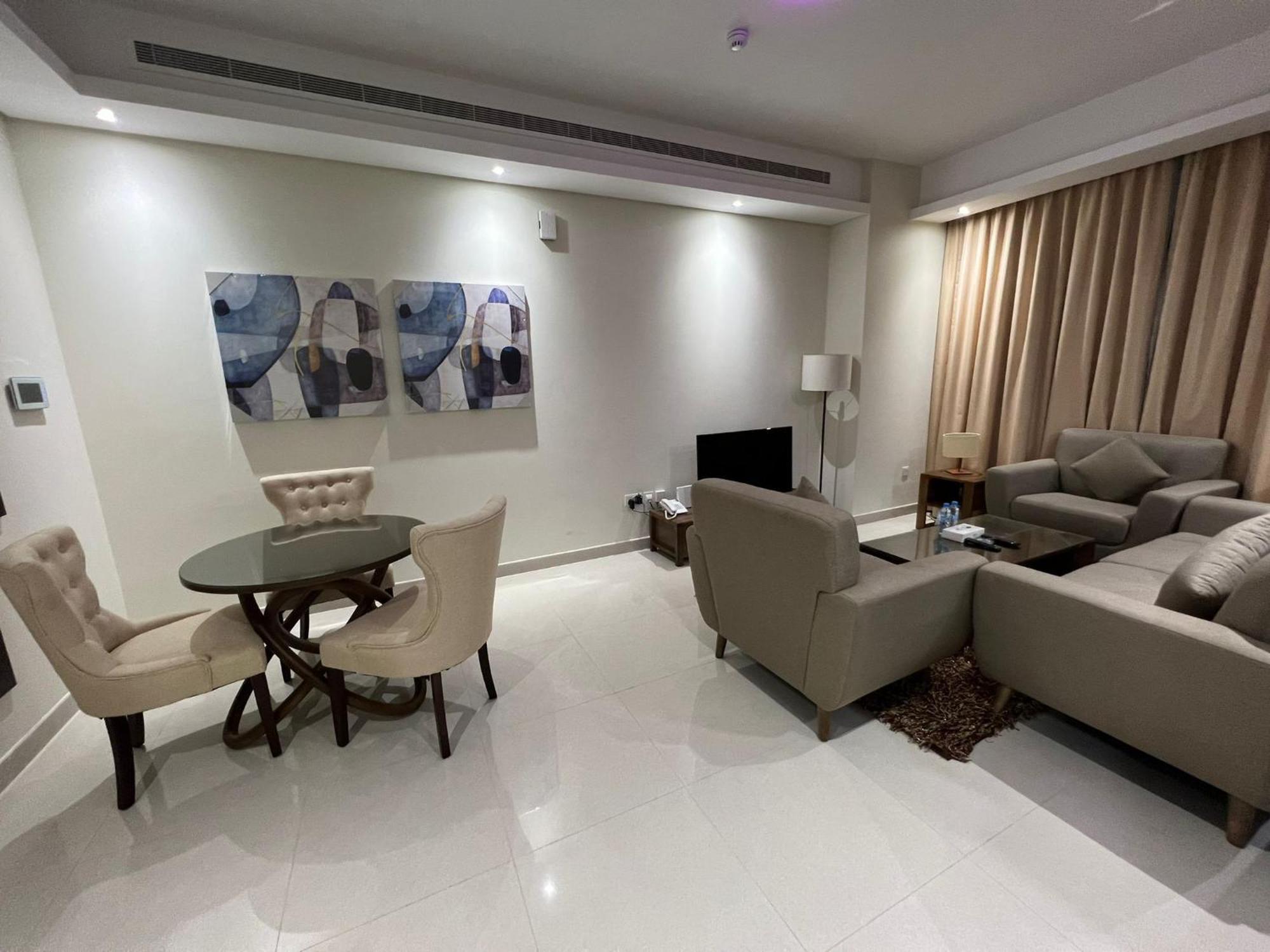 Sirius Tower Aparthotel Manama Exteriör bild