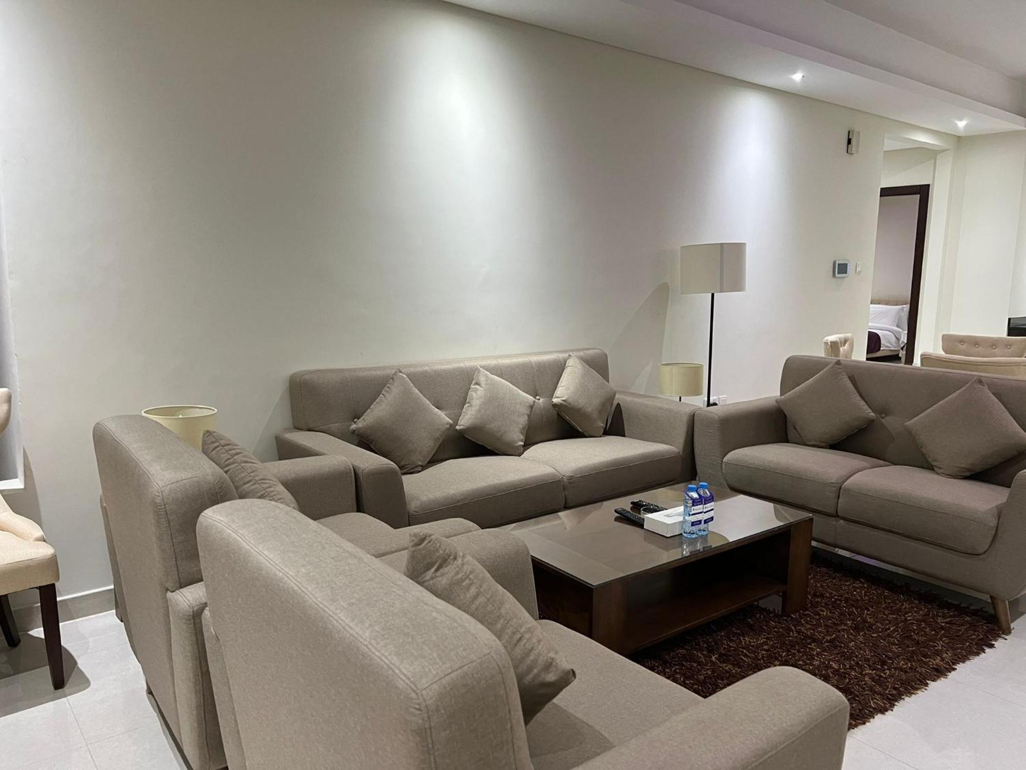 Sirius Tower Aparthotel Manama Exteriör bild
