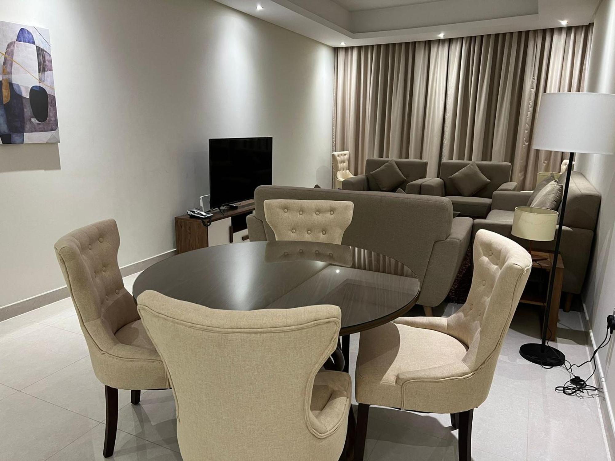 Sirius Tower Aparthotel Manama Exteriör bild
