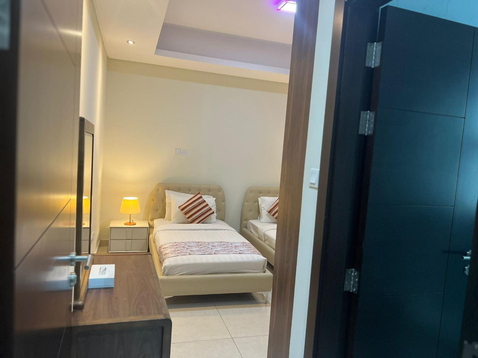 Sirius Tower Aparthotel Manama Exteriör bild