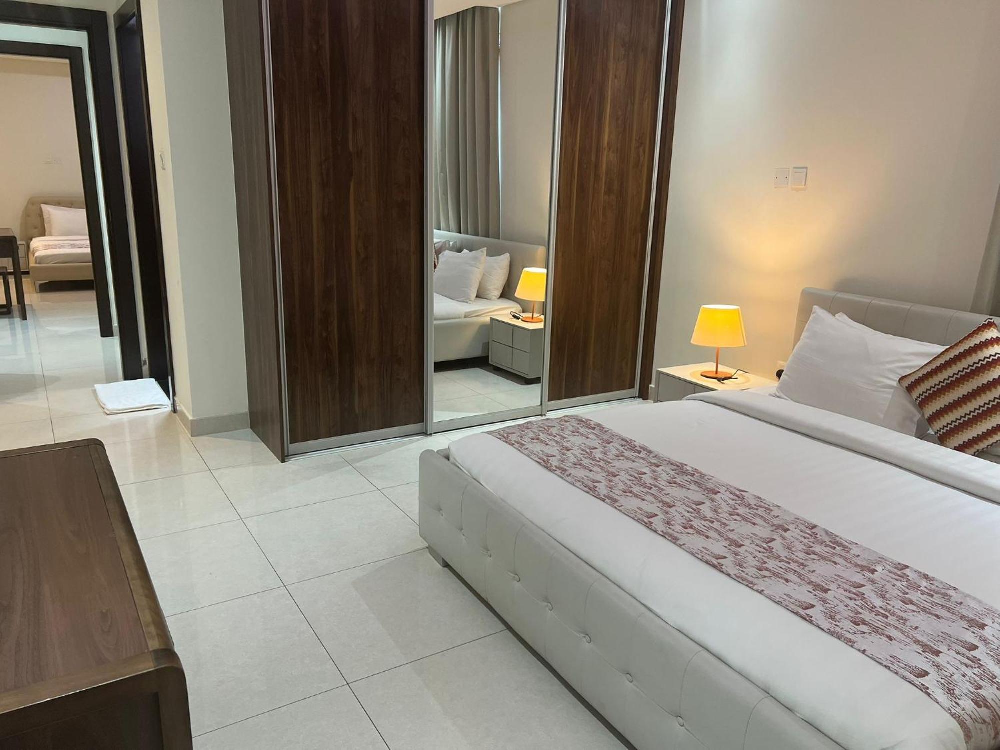 Sirius Tower Aparthotel Manama Exteriör bild
