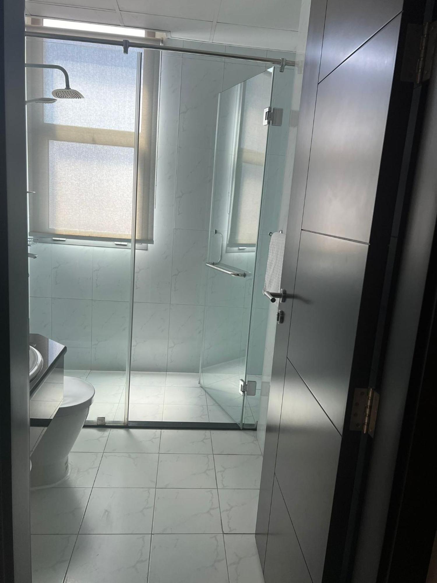 Sirius Tower Aparthotel Manama Exteriör bild