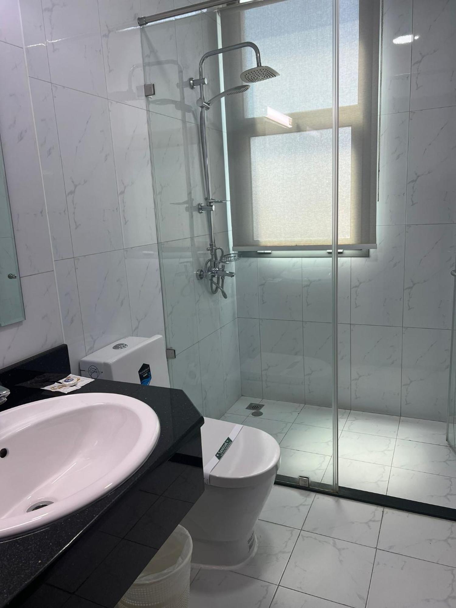 Sirius Tower Aparthotel Manama Exteriör bild