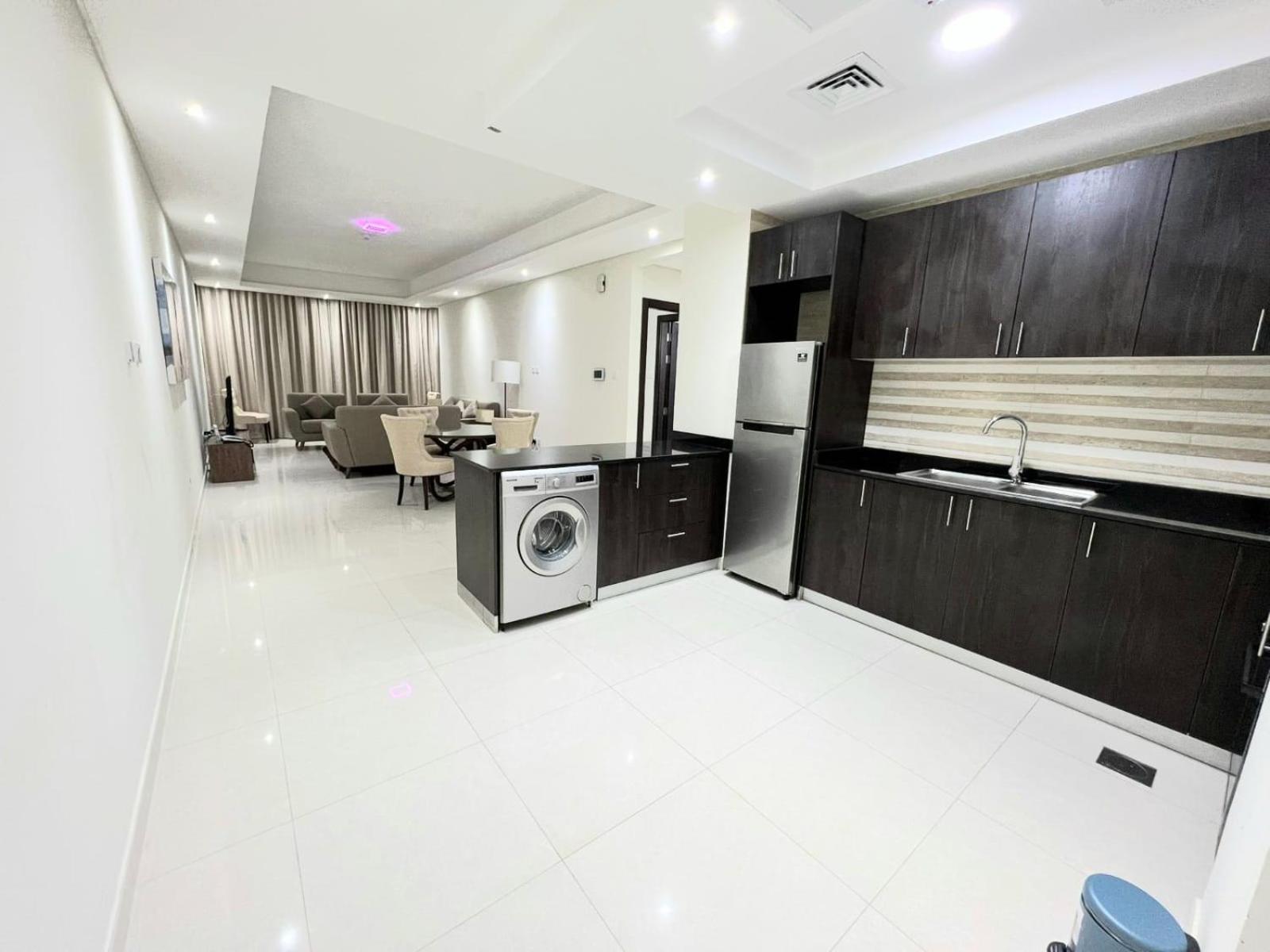 Sirius Tower Aparthotel Manama Exteriör bild